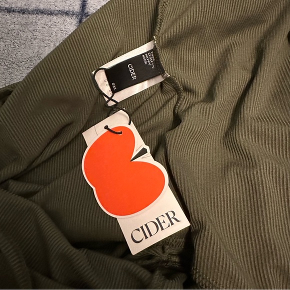 Cider Army Green romper (plus size) - Picture 5 of 5